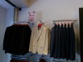 wandrekken_van_steigerbuis_in_kledingwinkel