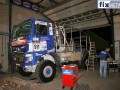 Aluminium buiskoppelingenframe op rally-vrachtwagen monteren van Fixmetaal